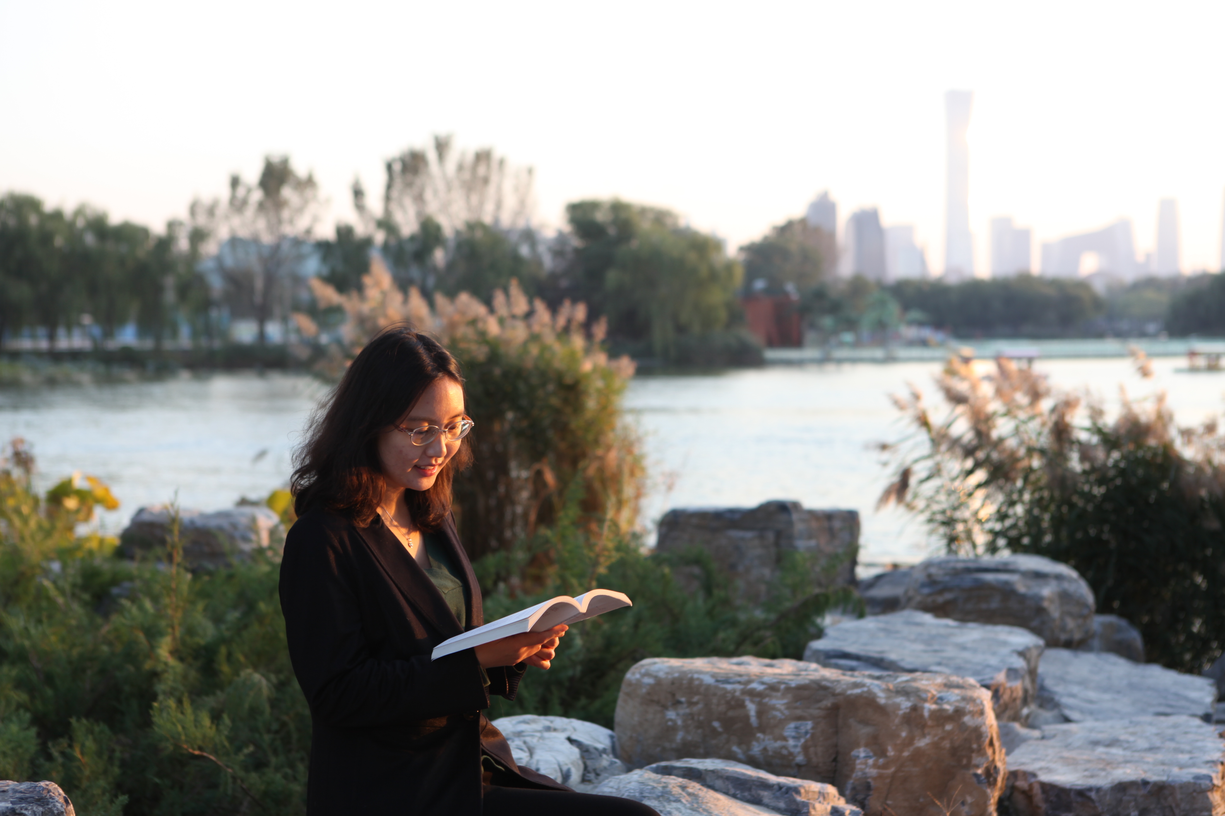 Reading by the Hudson