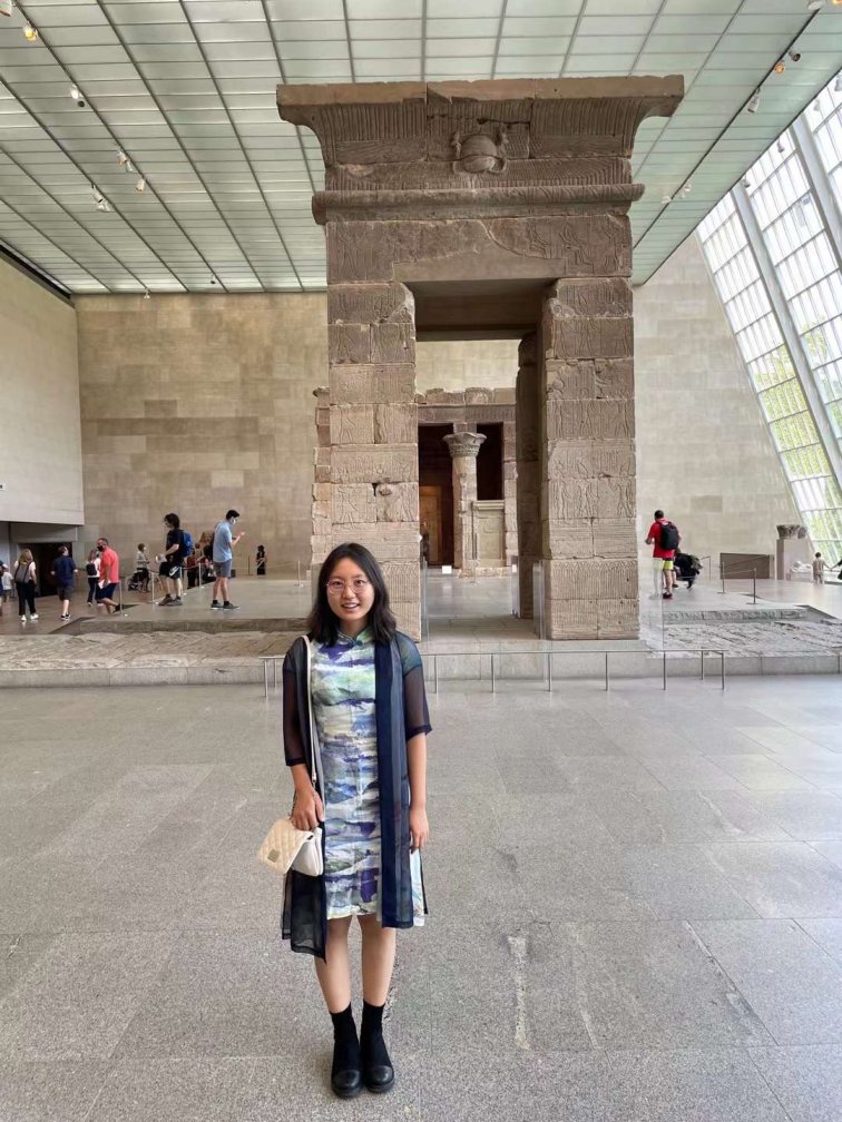 Photo of Chuyu Tian at the Temple of Dendur, Met Museum, in New York City